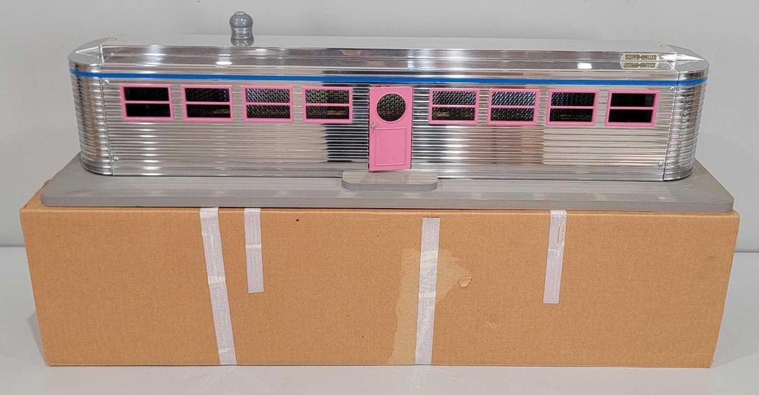 Fred Thompson Smith-Miller Diner: rated 9.5, 31.5"L., in excellent condition.