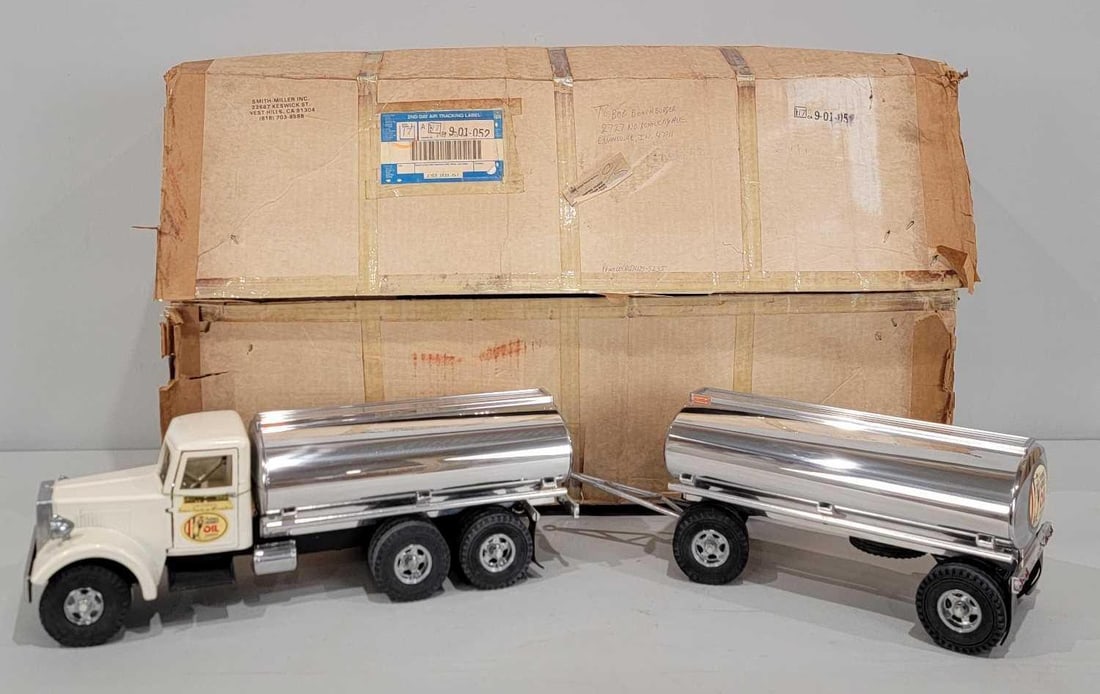 Fred Thompson Smith-Miller MIC Terrible Herbst Oil Company Tanker & Pump NIB (1 of 4)