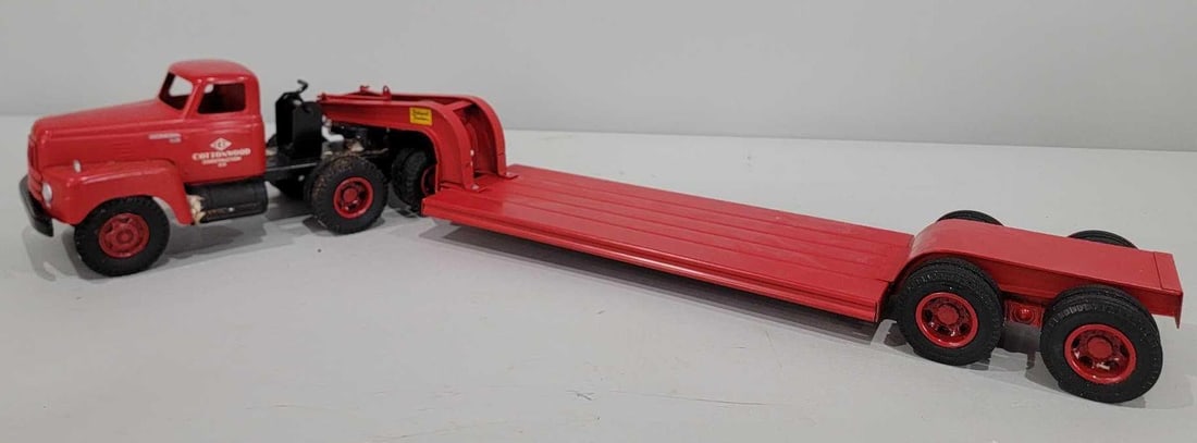 Cottonwood Acres IH R-190 Semi with Talbert Trailer NIB (1 of 3)