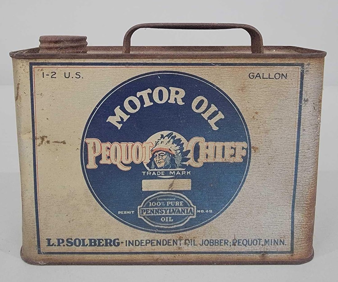 Pequot Chief Motor Oil Half-Gallon Flat Metal Can (1 of 4)
