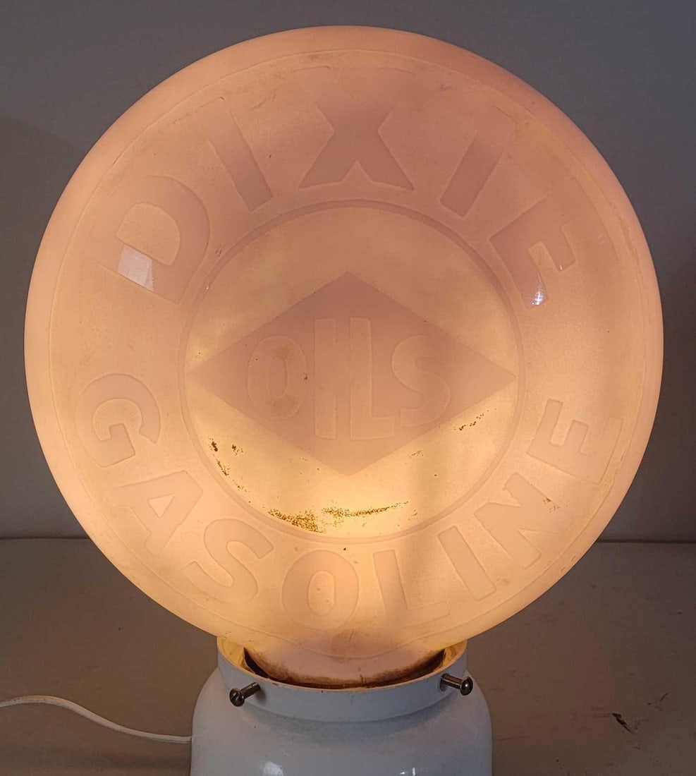 Dixie Oils Gasoline OPE Milk Glass Globe (TAC) (1 of 3)