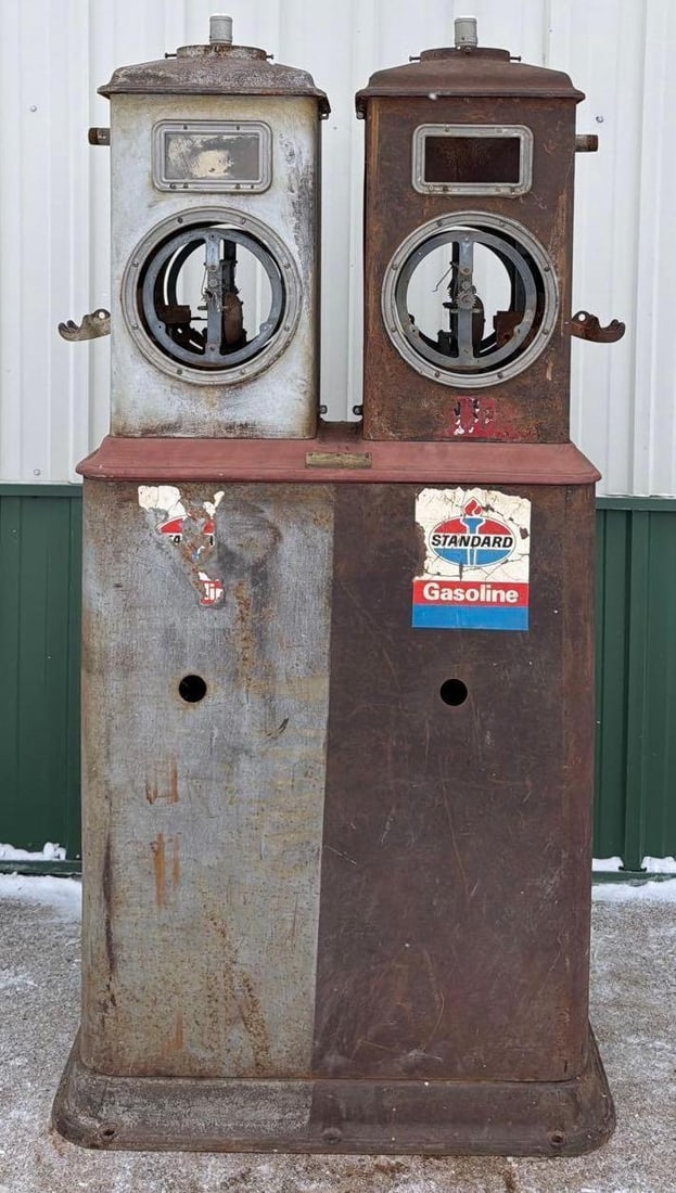 Rare Bennett Model DM-450 Double Clock Face Gas Pump (1 of 12)