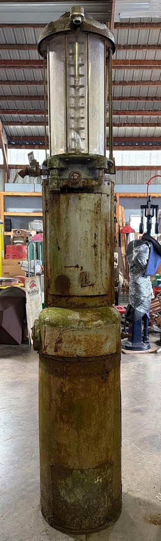 Gilbert & Barker Model #66 w/Ten Gallon Visible Attachment Gas Pump (1 of 7)