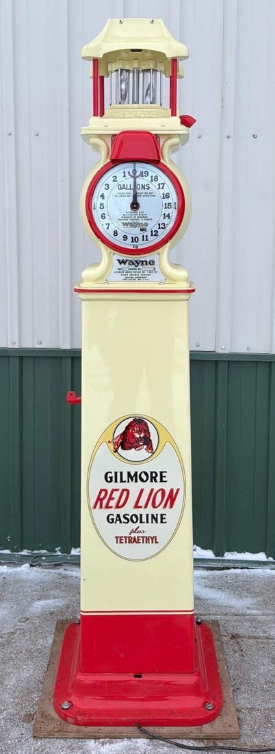 Wayne Model #800 Clock Face Gas Pump (restored): 105"T., the pump has been professionally restored. This Item must be picked up in Wisconsin