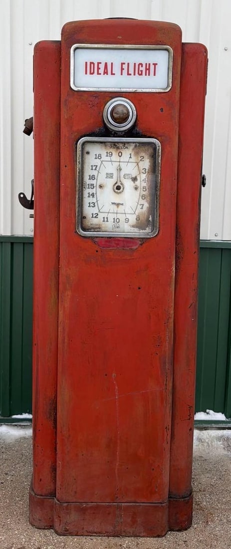 Wayne Model #876 Clock Face Gas Pump (1 of 10)