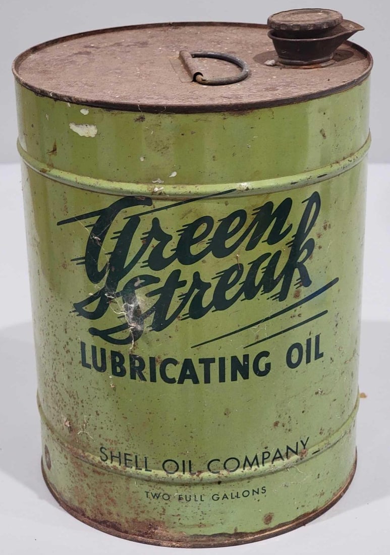Green Streak Lubricating Oil Shell Oil Co. Two Gallon Round Metal Can: rated 7.5, the two gallon round metal can has it's lid, has rust.