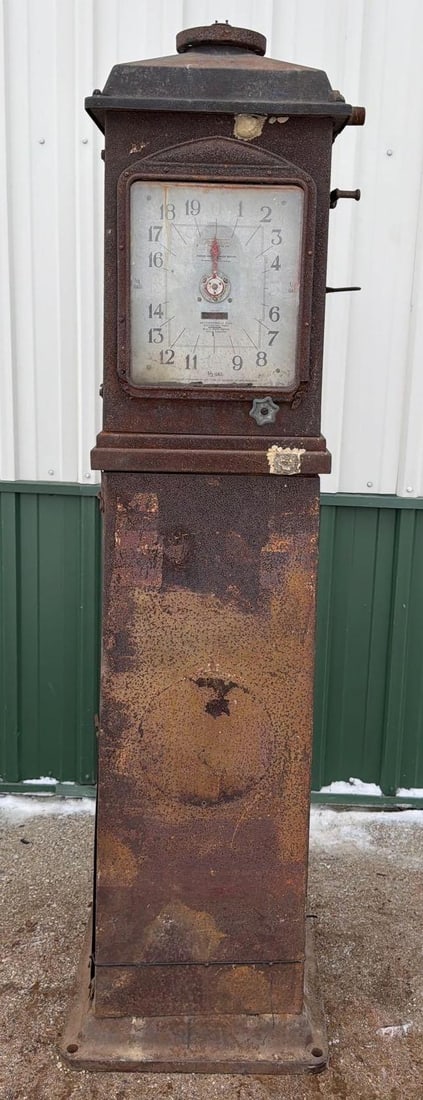 Pennsylvania Clock Face Gas Pump - 10