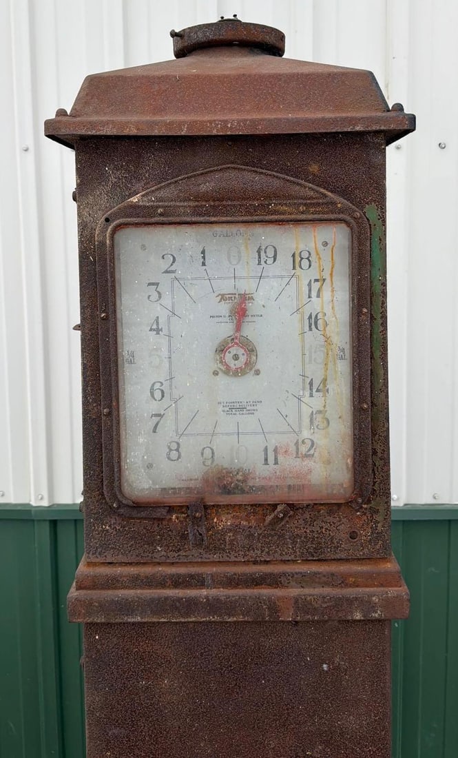 Pennsylvania Clock Face Gas Pump - 2