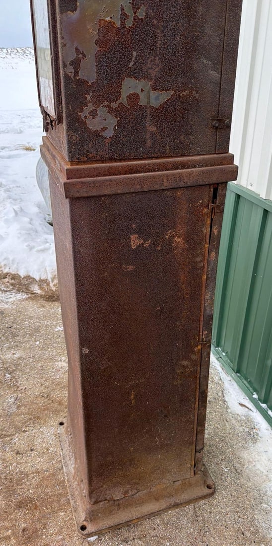 Pennsylvania Clock Face Gas Pump - 4