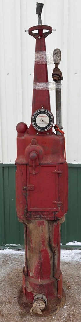 1916 Dayton Model #25 Hand Operated Curb Gas Pump: 90"T., the pump is in as found condition, appears to be completer with no breaks. This Item must be picked up in Wisconsin