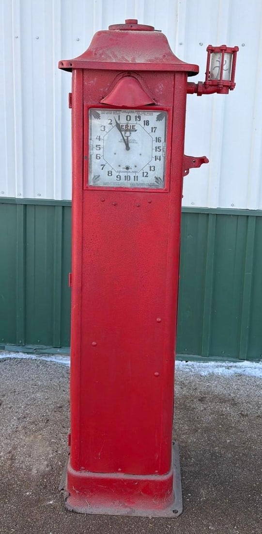 Erie Model #10 Clock Face Gas Pump (1 of 9)