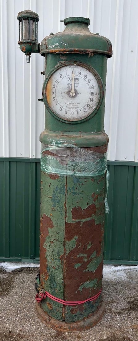 1930's Tokheim Model #850 Clock Face Gas Pump: 80"T., in as found original condition, has green paint with rust and a few dings, comes with spinner gauge. This Item must be picked up in Wisconsin