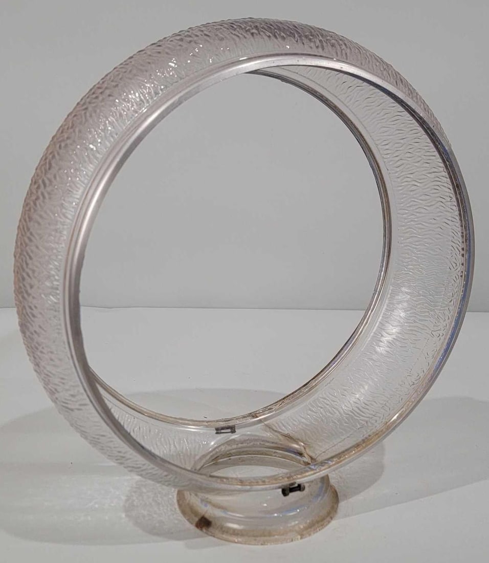 Original Clear Ripple Globe Body (TAC): rated 7, the clear ripple globe body has chip and crack in the base. TAC #025698