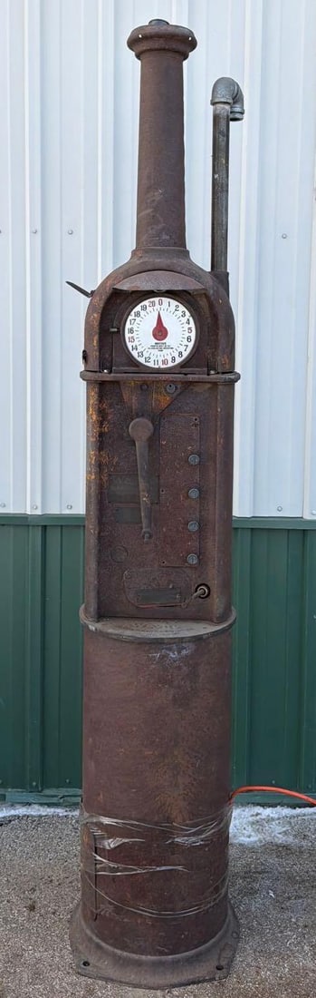 1920's Wayne Model #480 Clock Face Gas Pump: 93"T., in as found original condition, has dents in the bottom sheet metal. This Item must be picked up in Wisconsin