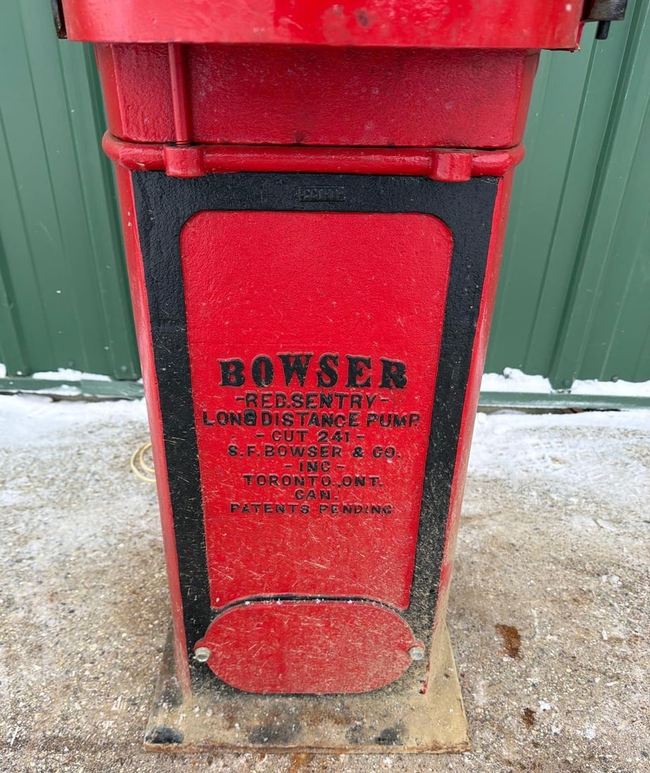 Bowser Model Red Sentry Long Distance Curb Pump - 2