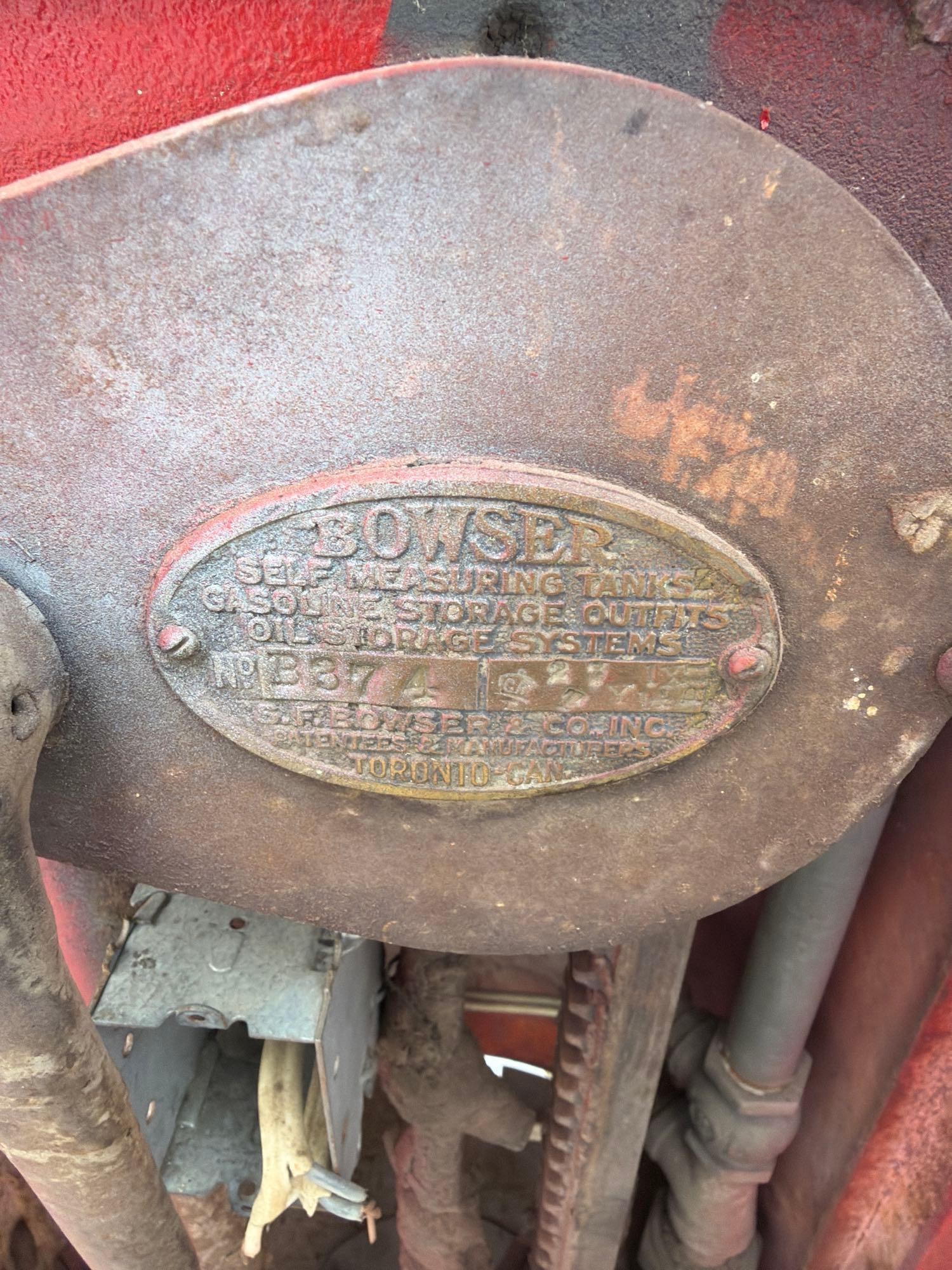 Bowser Model Red Sentry Long Distance Curb Pump - 4