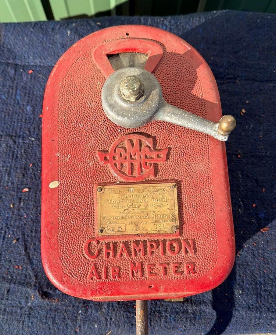 Champion Model #42D Cast Iron Air Meter Head: is an old repaint, appears to be complete. This Item must be picked up in Wisconsin