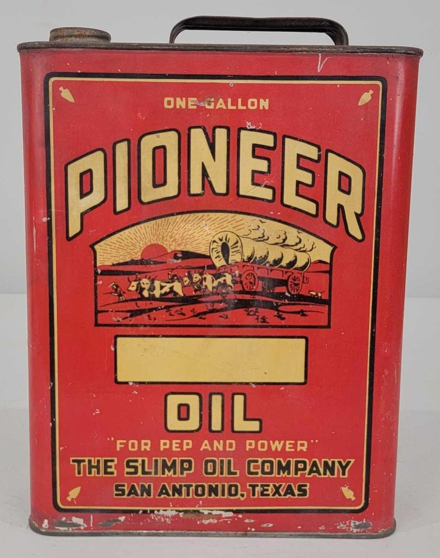 Pioneer Oil w/Logo One-Gallon Flat Metal Can: rated 8, the one-gallon flat metal can has good color, has wear and fine scratchs, is empty, missing it's lid.