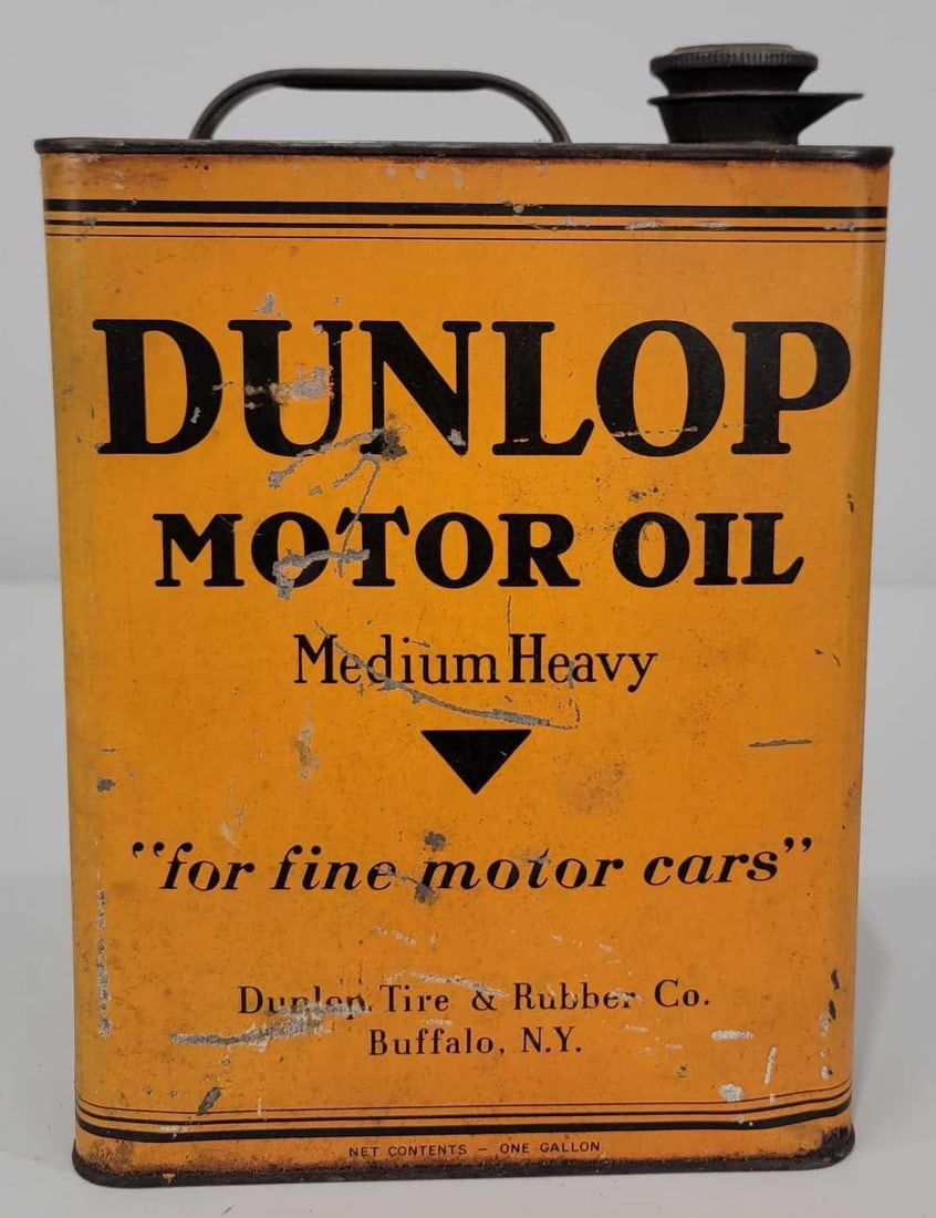 Dunlop Motor Oil One-Gallon Flat Metal Can: rated 7.5, the one-gallon flat metal can, has wear and scratchess, is empty, has lid and spout.