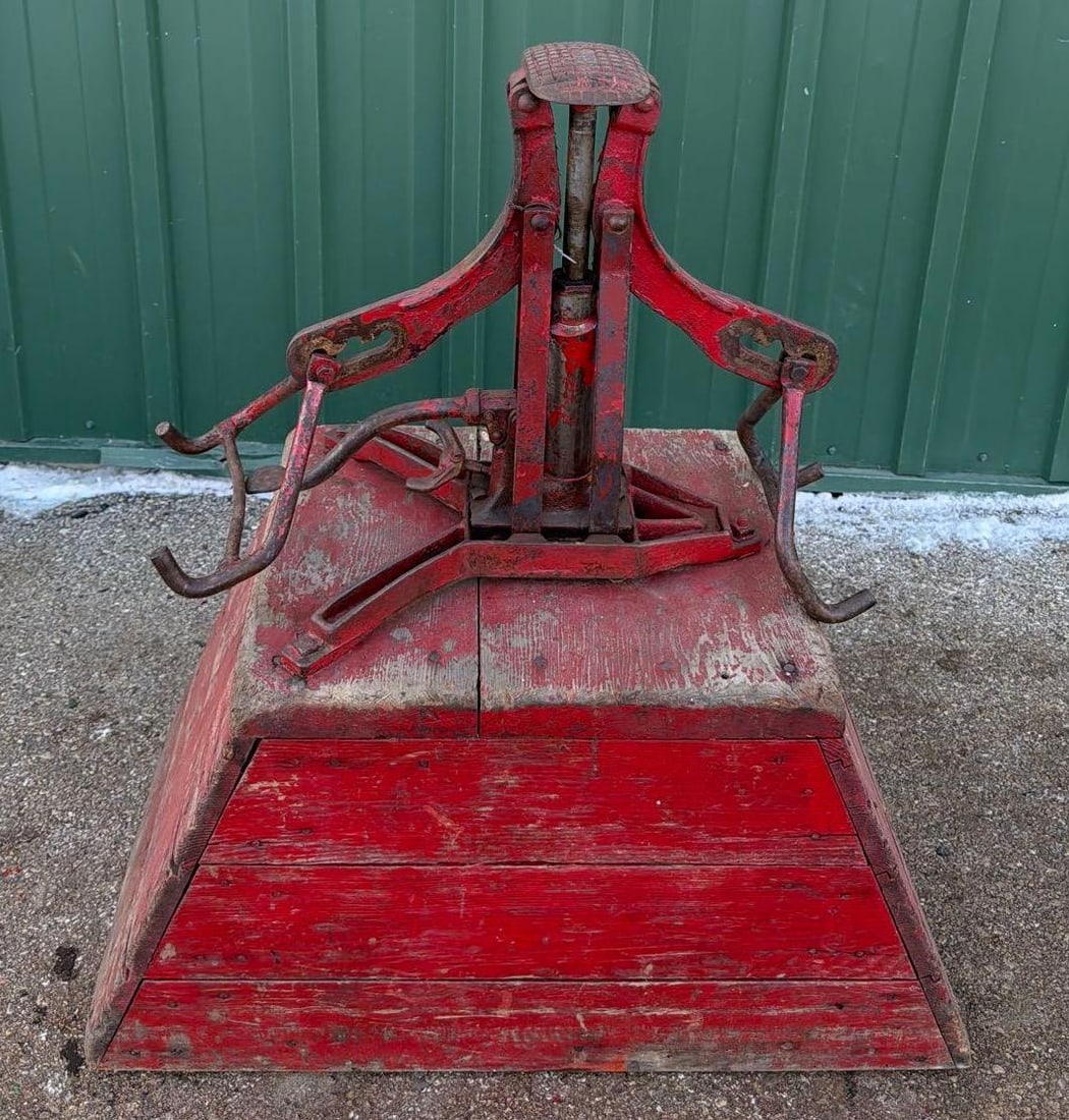 Early Floor Mounted Tire Spreader (1 of 4)