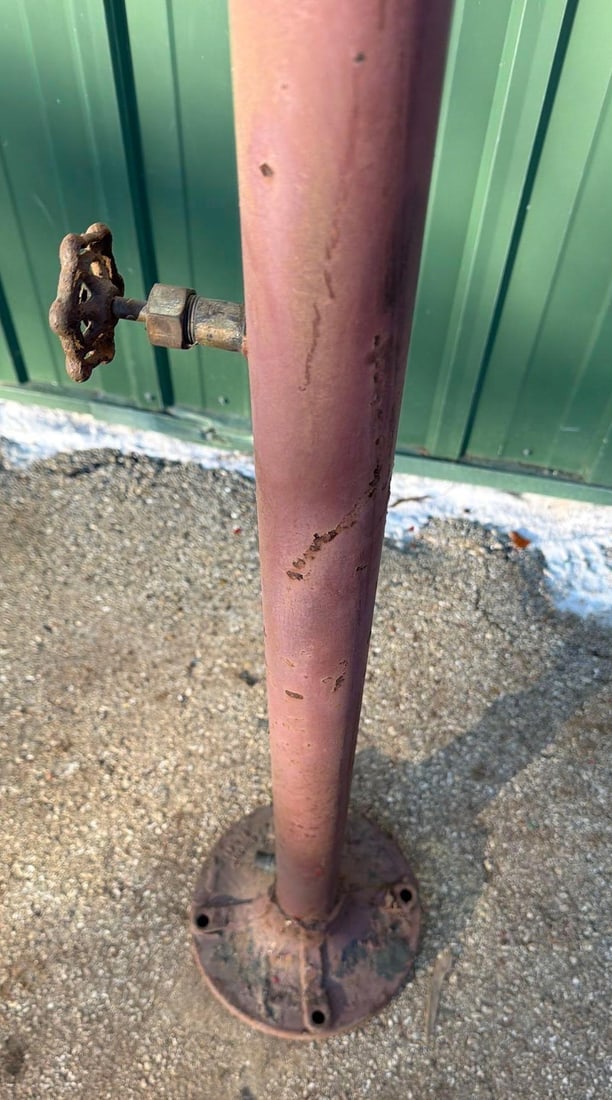 Light Pole w/Canopy - 4