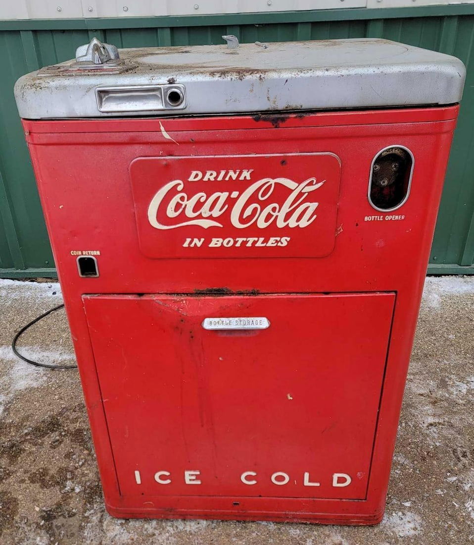 Vendo Model A23B Coin-op Coca-Cola Machine (1 of 7)