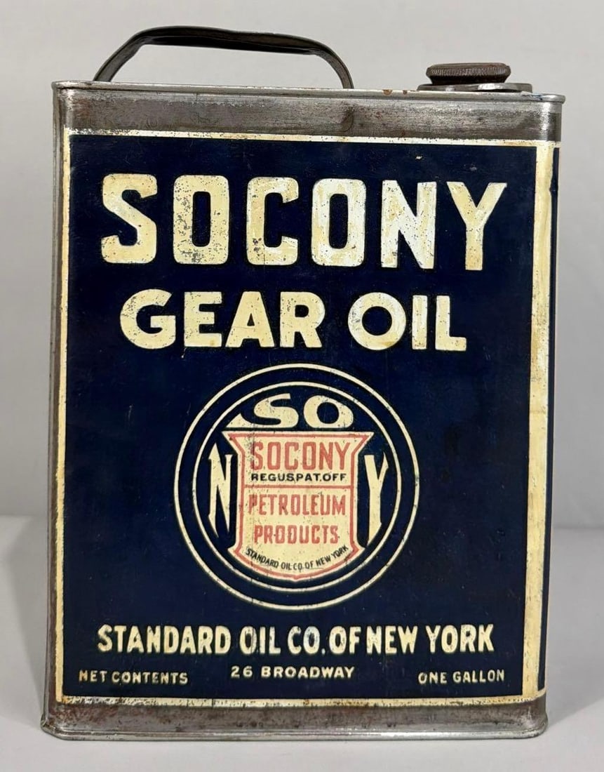 Socony Gear Oil w/Logo One Gallon Metal Can: rated 8.5, the one gallon flat metal can, is empty, has light wear.