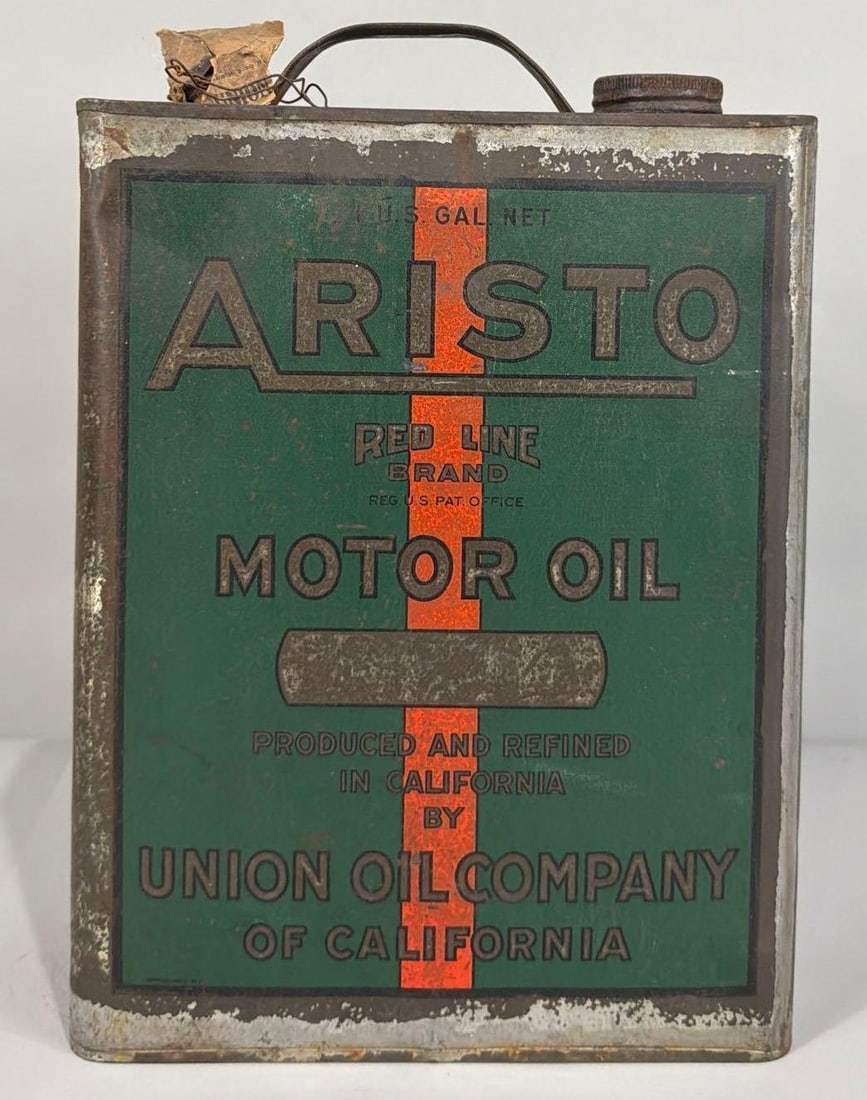Aristo Motor Oil Union Oil One Gallon Flat Can: rated 7.5, the one gallon flat metal can, is full, has wear and soiling.