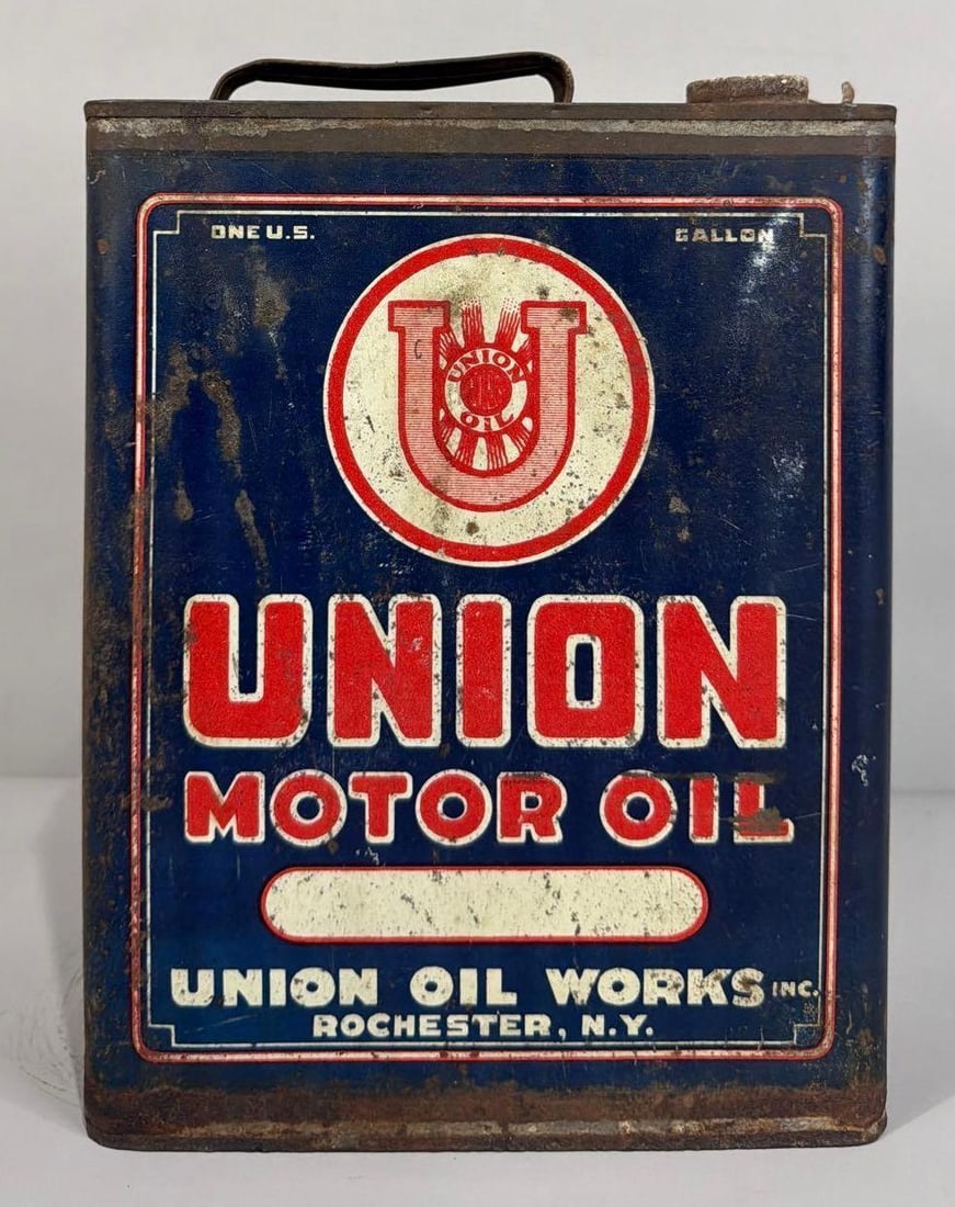 Union Motor Oil One Gallon Can: rated 7, the one gallon flat metal can, is empty, has wear and fine scratches.