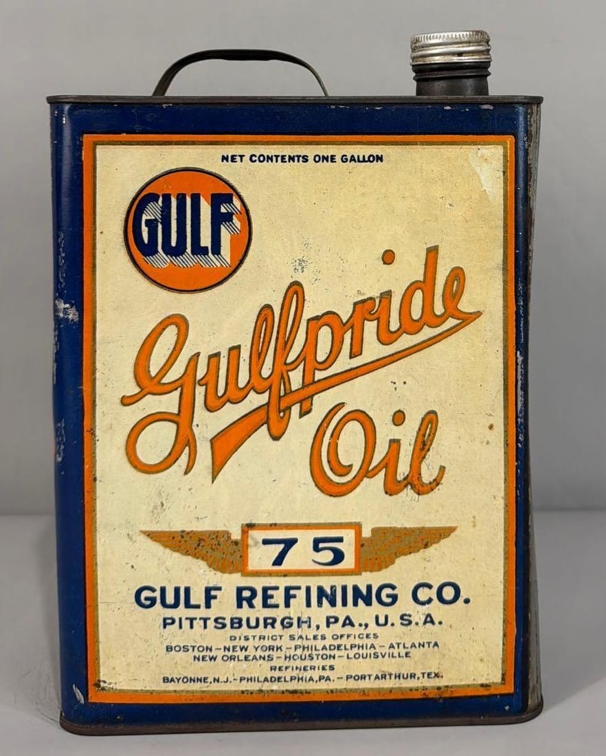 Gulf Gulfpride Oil One Gallon Flat Metal Can: rated 8 & 6, the one gallon flat metal can, is empty, display has light wear and soiling, reverse has a lot more.