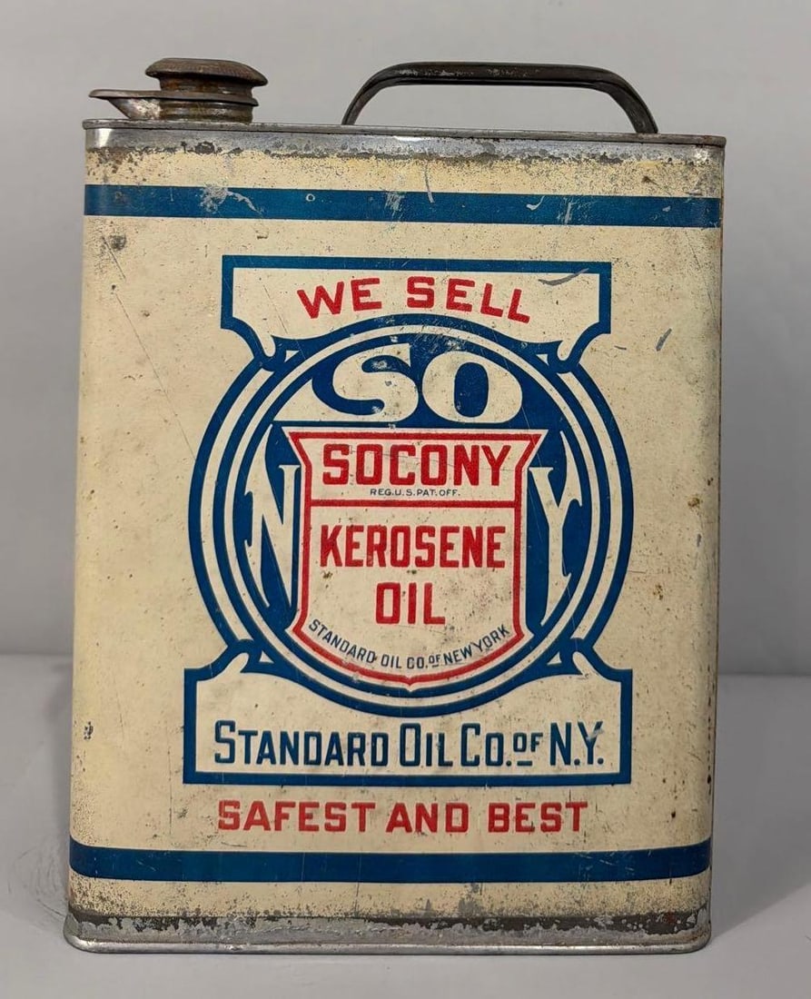 Socony Kerosene One Gallon Flat Metal Can: rated 7.5, the one gallon flat metal can, is empty has wear and fine scratches. 