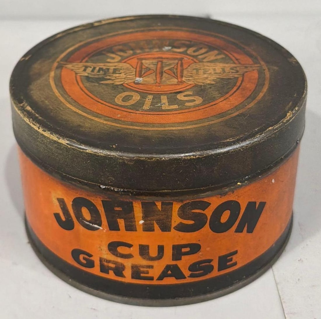 Johnson Cup Grease Metal Can: rated 7, has soling, is full.