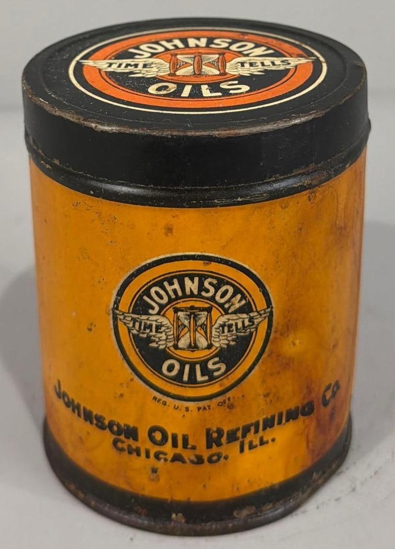Johnson Grease One Pound Metal Can: rated 7.5, the one pound round metal can, is full, has wear, top is good.