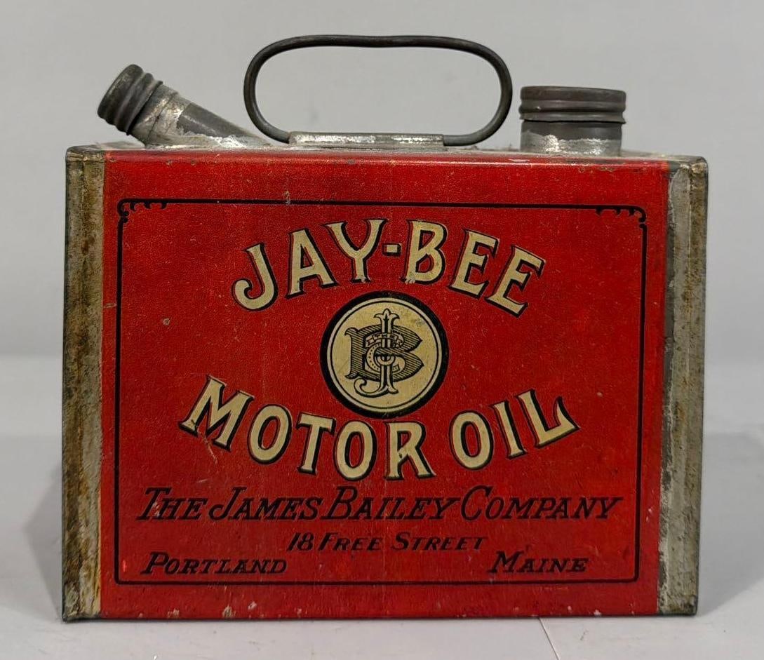Jay-Bee Motor Oil Quart Flat Metal Can: rated 8.5, the one quart flat metal can, is empty, has light wear.