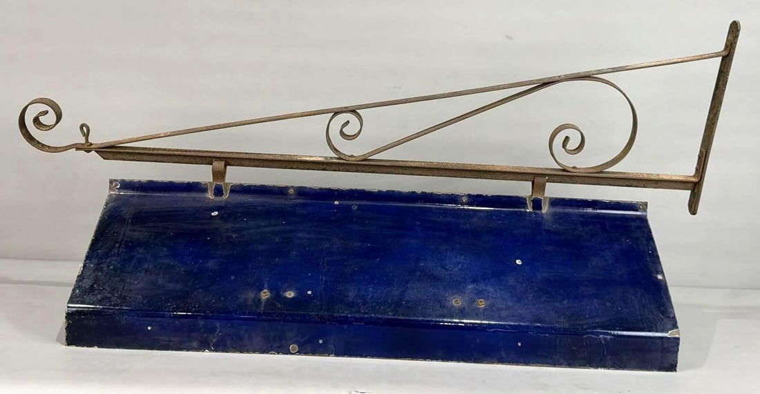 (General Motors / Chevrolet) Porcelain Lighted Hood (TAC) (1 of 8)