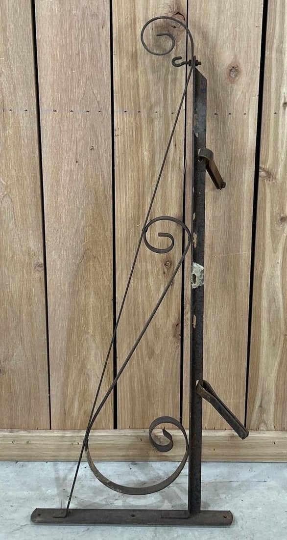 Metal Sign Hanger (1 of 1)