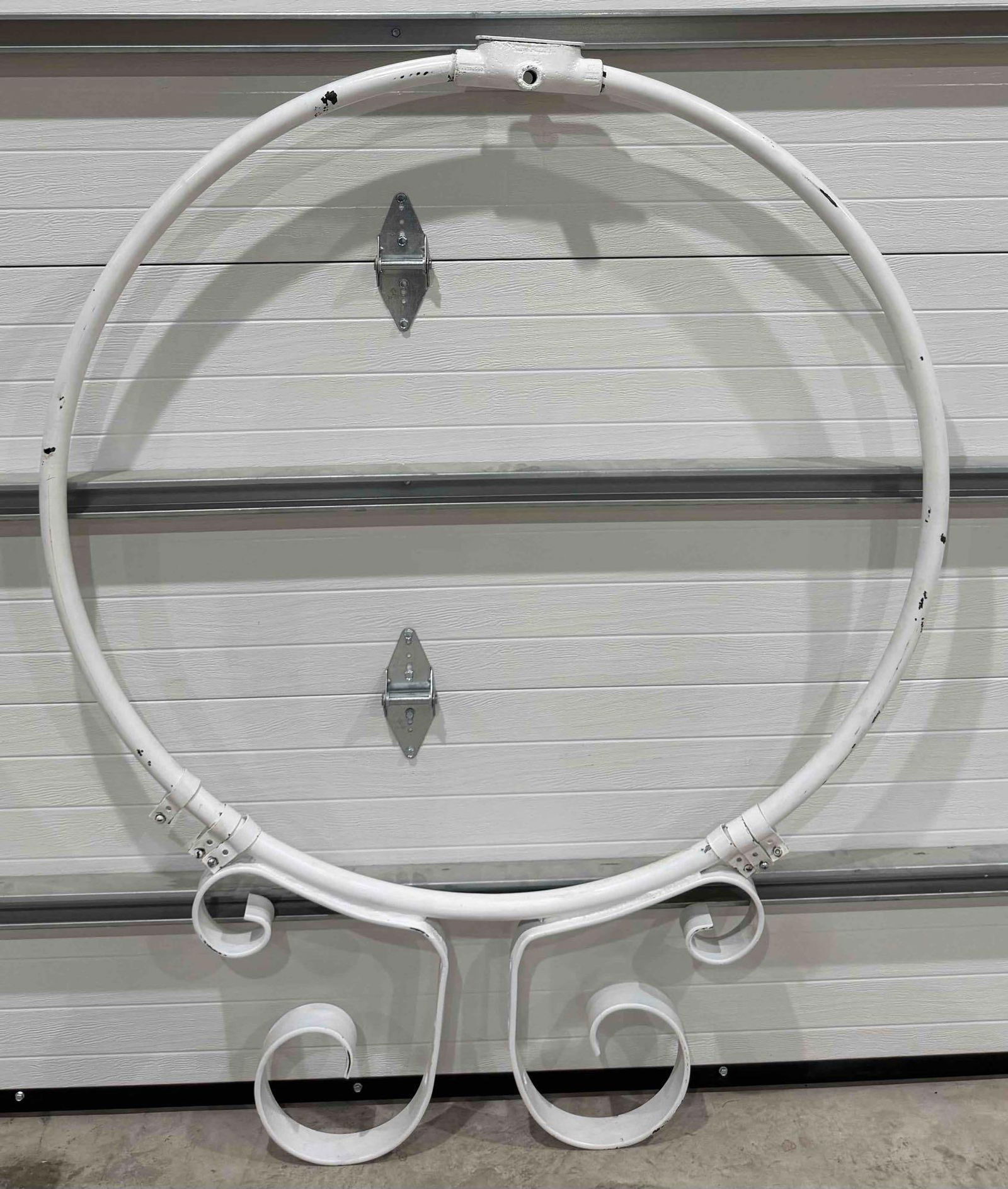 Original Gulf Ornate Mounting Ring for 42"D. Sign: in good condition, holds a 42" sign, 61"x49", has been repainted. VERY HARD PIECE TO FIND!