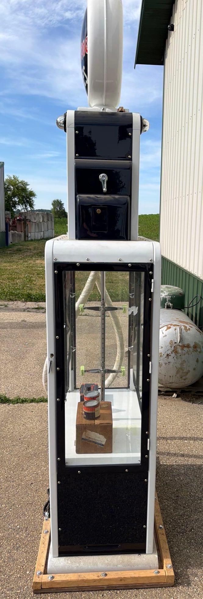 Wayne Model #50 Computing Showcase Gas Pump (restored) - 4