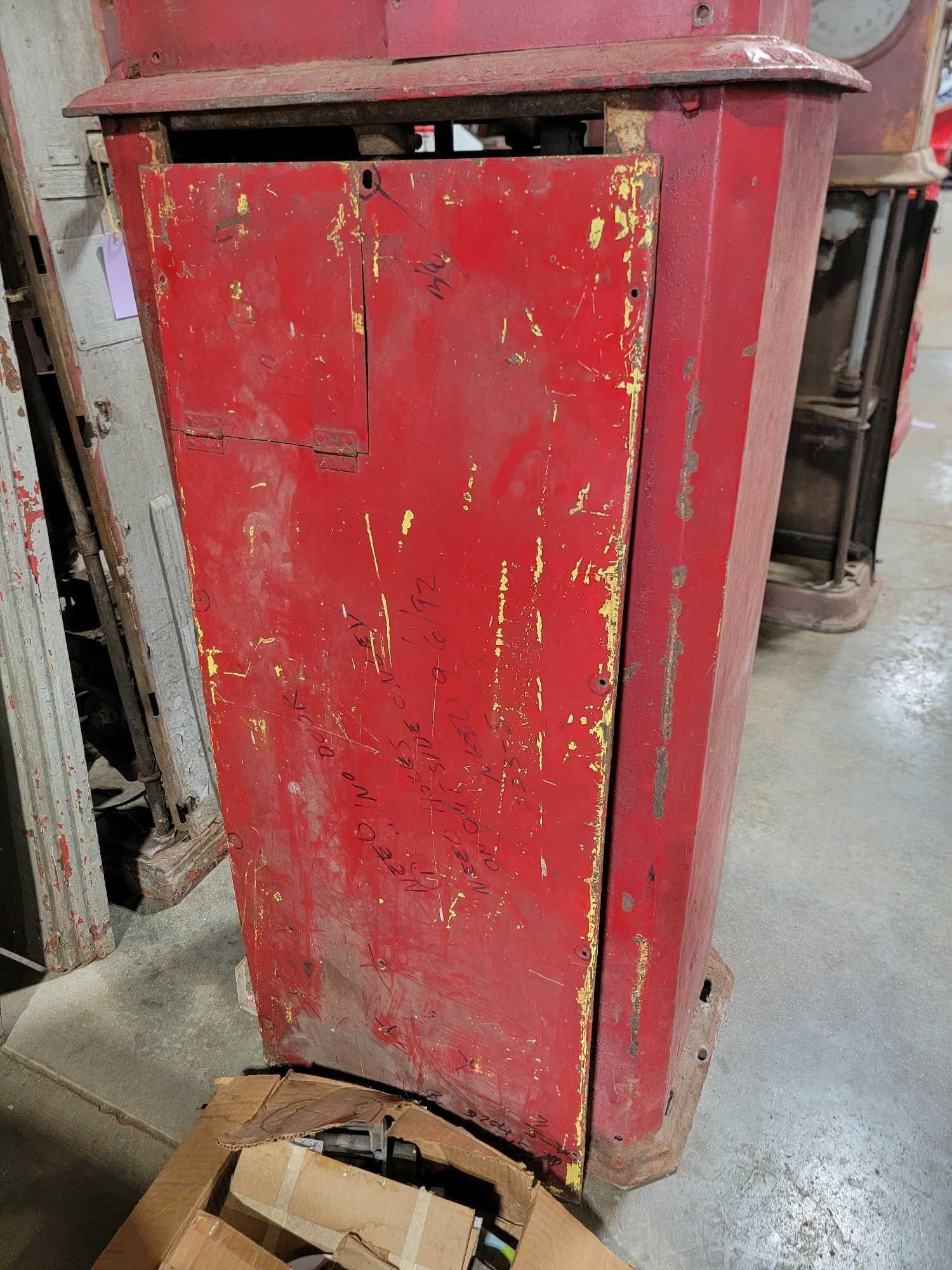 Clear Vision Model ? Double Clock-Face Gas Pump - 11