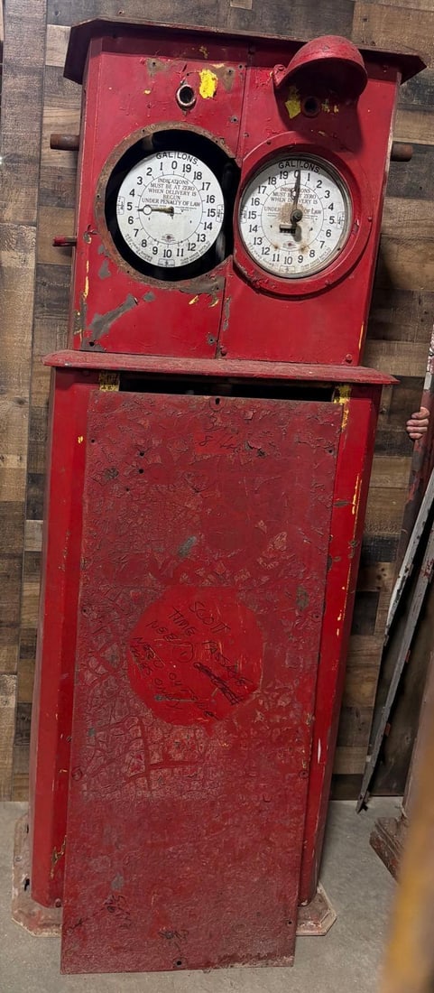 Clear Vision Model ? Double Clock-Face Gas Pump: the gas pump is in as found original condition, is missing it's pump, has light shades, missing 2 of the clock rings comes with a box of parts. See photos.