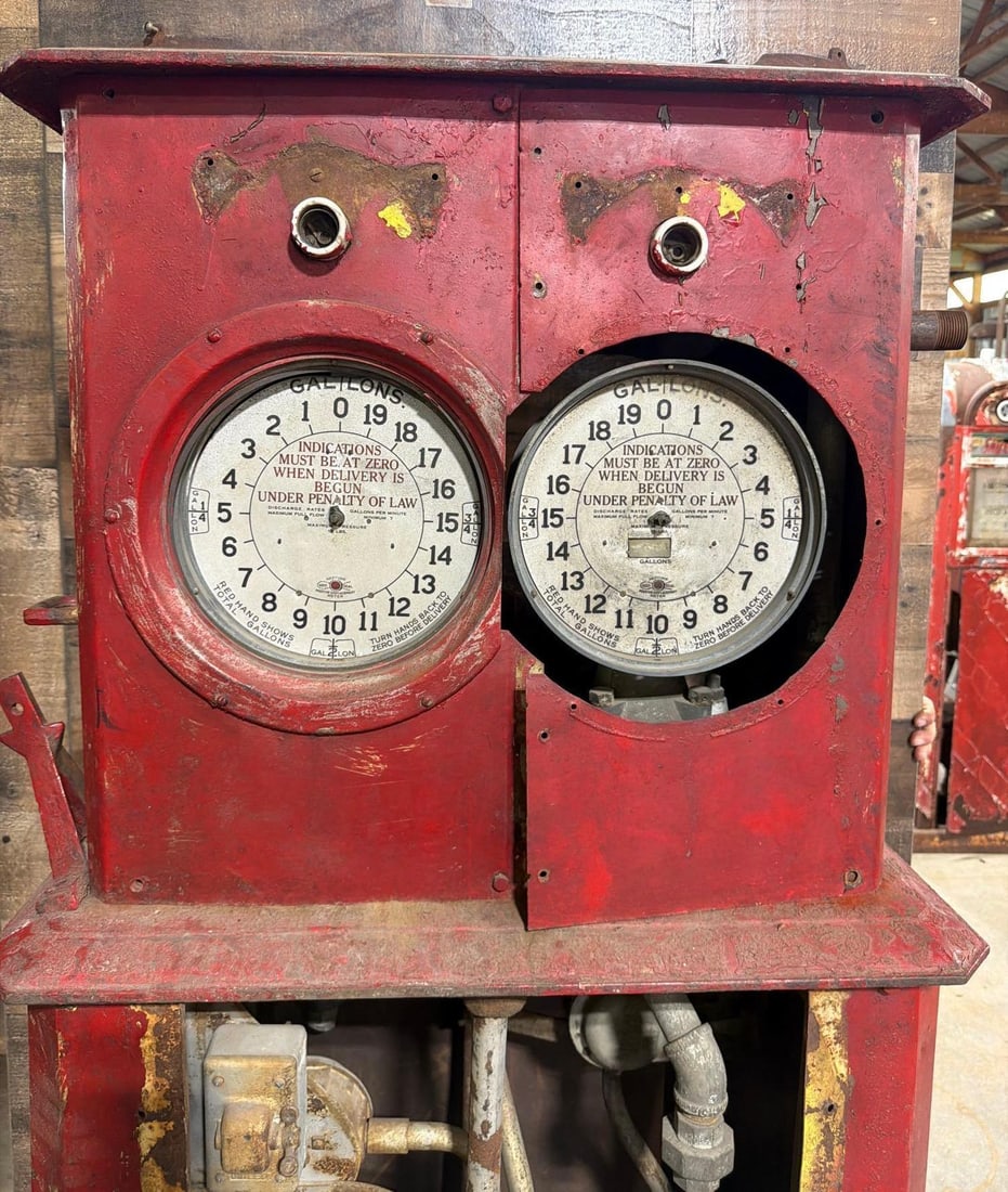 Clear Vision Model ? Double Clock-Face Gas Pump - 3