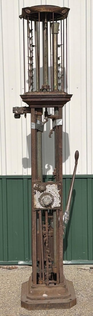 Bowser Model C-81 Ten Gallon Visible Gas Pump: in as found original condition, comes with a good glass cylinder, skins are missing, has pump handle, discharge valve & top. See photos