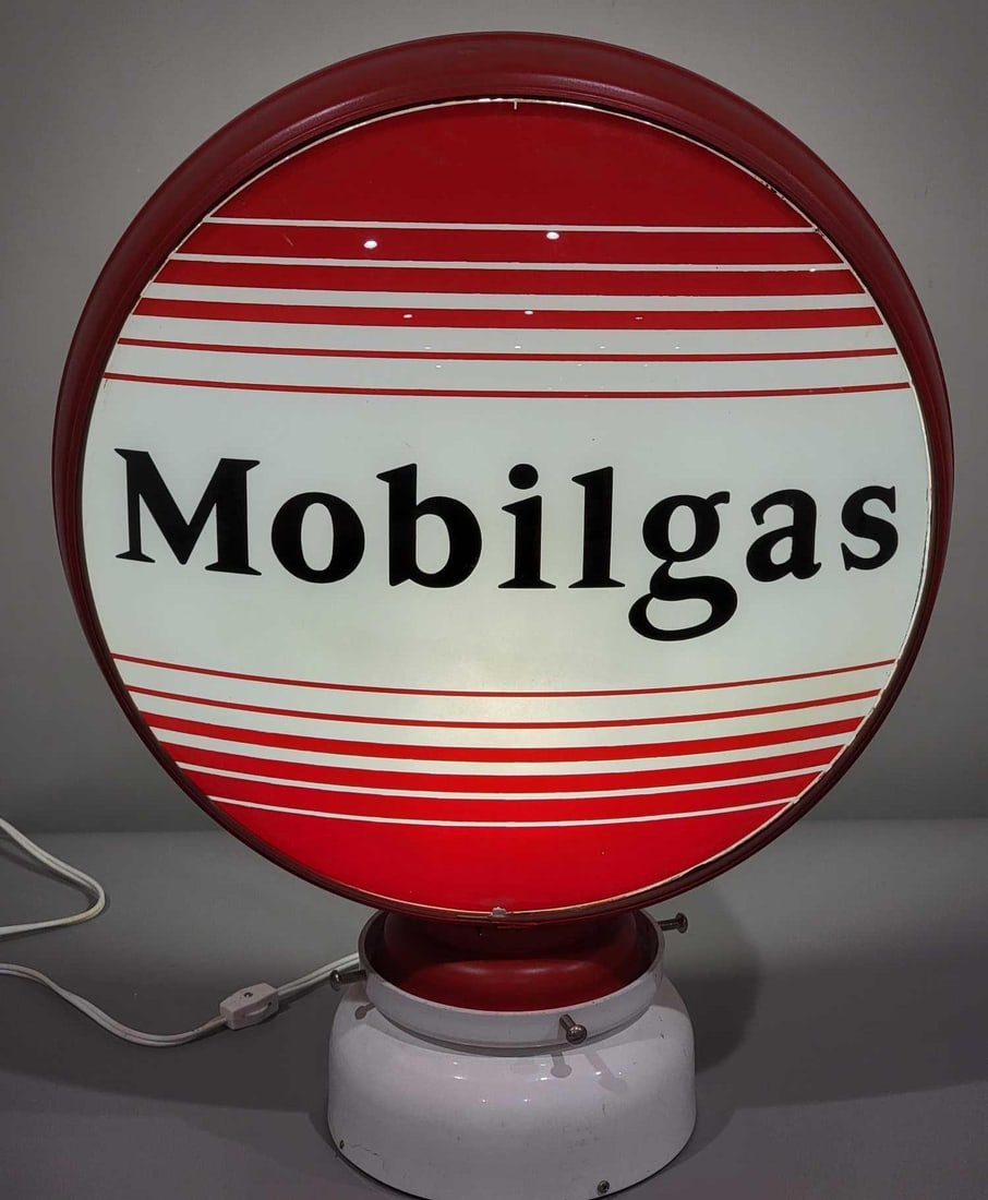 Mobilgas w/Lines 16.5" Single Globe Lens (TAC): rated 9+, the single 16.5"D., globe lenses is in excellent condition, mounted in a restored original HP Metal globe body. Rarity 5. TAC #025215