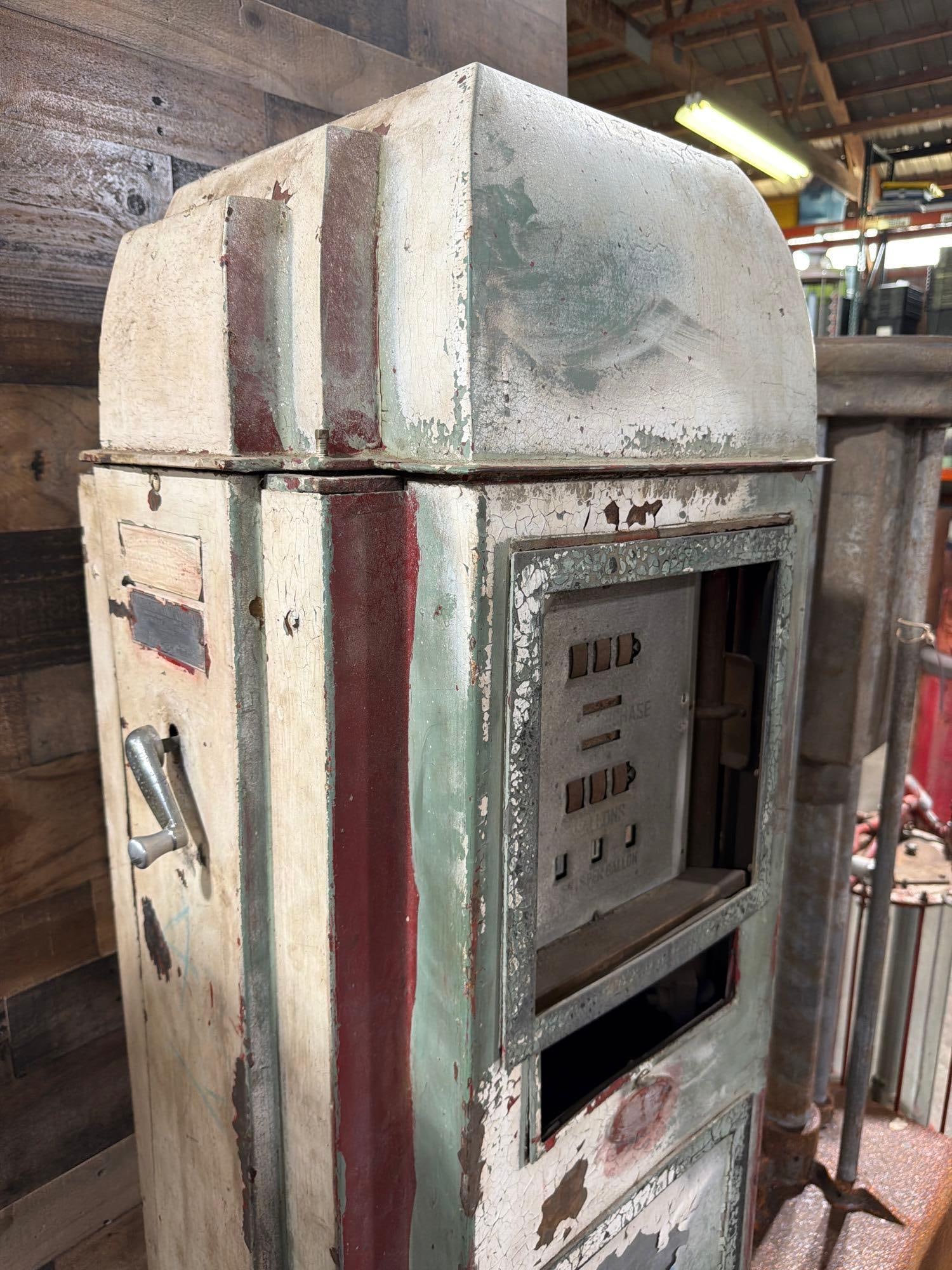 Southwest Model #712CSP Computing Showcase Gas Pump - 4