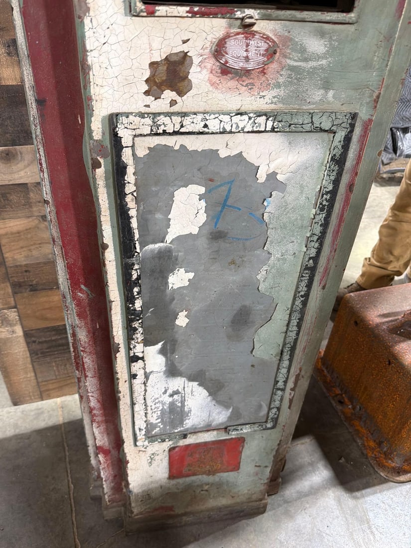 Southwest Model #712CSP Computing Showcase Gas Pump - 5