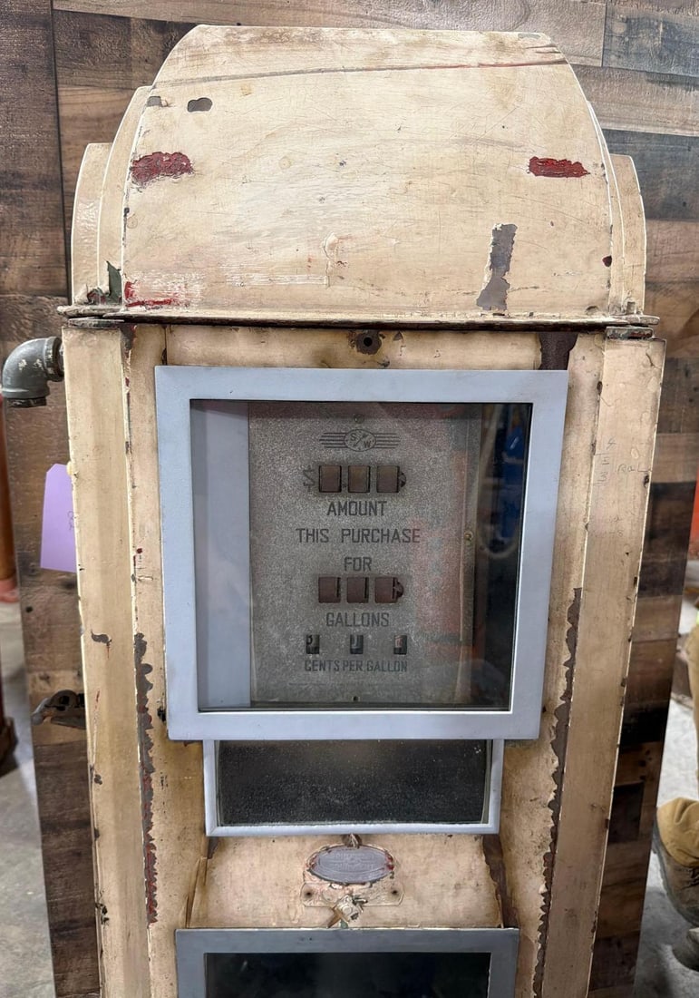 Southwest Model #712CSP Computing Showcase Gas Pump - 9