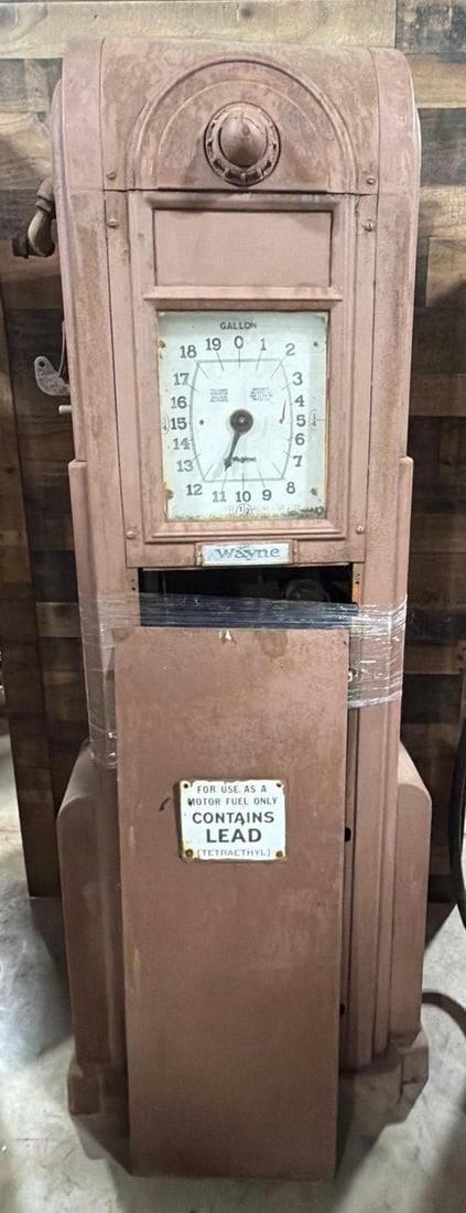 Wayne Model #866 Clockface Gas Pump: the gas pump has been over painted, appears to be complete, clock-face is in good condition, metal is straight and no rust holes.