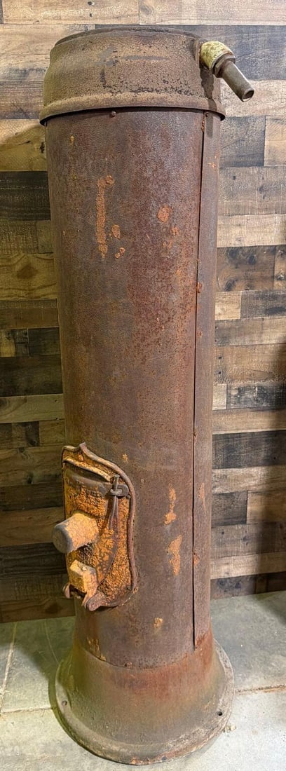 Canada Vulcanized Ten Gallon Visible Gas Pump, (1 of 6)