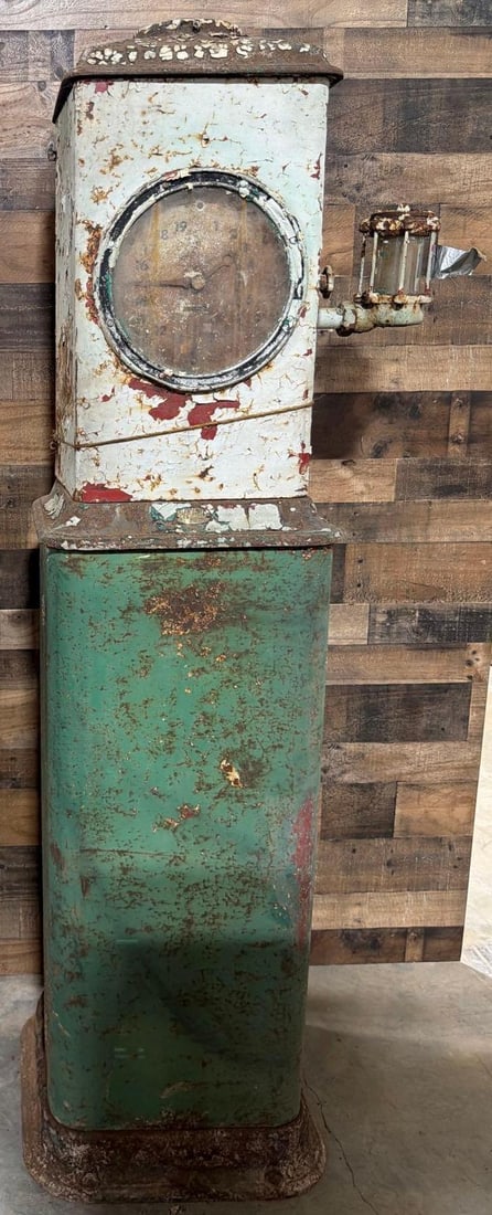 Bennett Model #DM-150 Clock Face Gas Pump: in as found original condition, has mid-head spinner gauge mounting, has it's pump, paint is flaking.