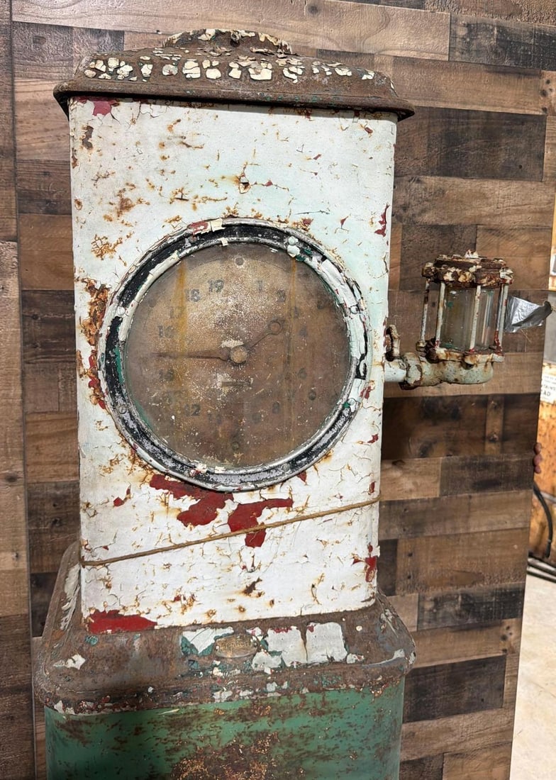 Bennett Model #DM-150 Clock Face Gas Pump - 2